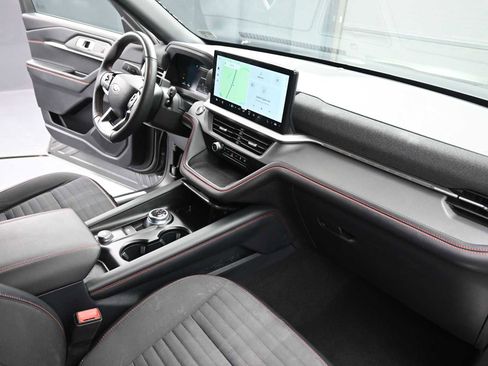 Used 2025 Ford Explorer ST-Line w/ ST-Line Street Pack image 28