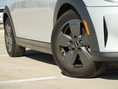 Used 2023 MINI Cooper 2-Door Hardtop image 3