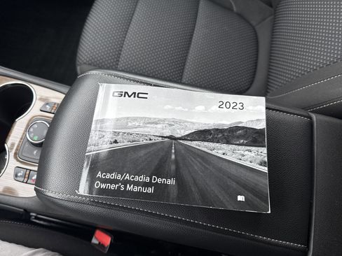 Used 2023 GMC Acadia SLE w/ Driver Convenience Package image 33