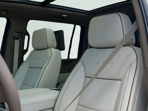New 2026 GMC Yukon XL Denali w/ Denali Reserve Package AWD/4WD image 11