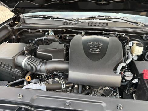 Certified 2021 Toyota Tacoma SR5 RWD image 32