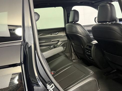Certified 2025 Jeep Grand Cherokee Limited w/ Luxury Tech Group II AWD/4WD image 30