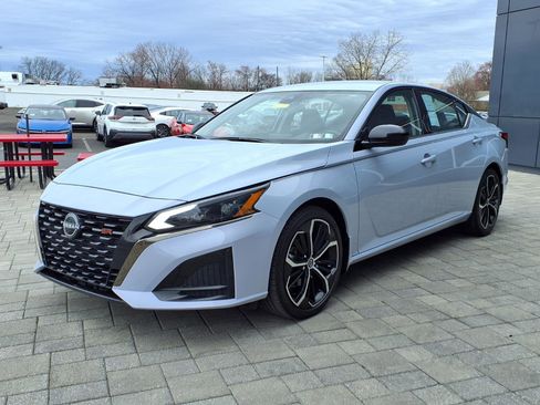 Certified 2023 Nissan Altima 2.5 SR image 8