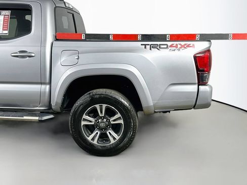 Used 2019 Toyota Tacoma TRD Sport AWD/4WD image 37