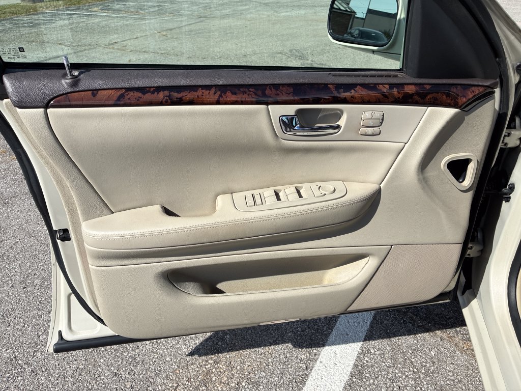 Used 2011 Cadillac DTS Luxury FWD image 11