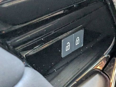 Used 2024 Land Rover Range Rover Sport Dynamic SE image 25