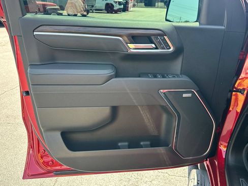 Used 2025 GMC Sierra 1500 SLT w/ SLT Premium Plus Package AWD/4WD image 11
