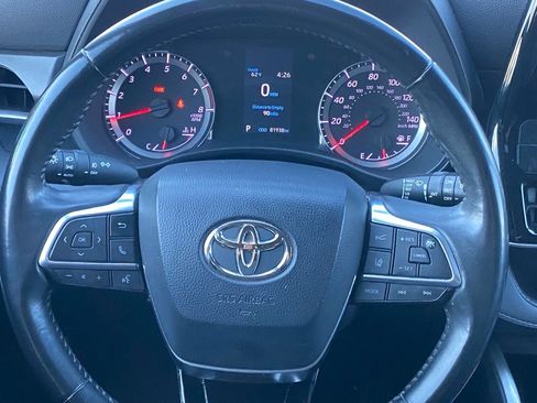 Used 2020 Toyota Highlander LE image 17