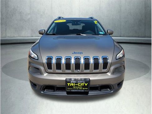 Used 2016 Jeep Cherokee Latitude w/ Cold Weather Group image 12