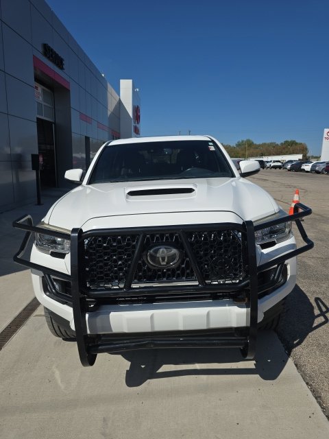 Used 2019 Toyota Tacoma TRD Sport AWD/4WD image 3
