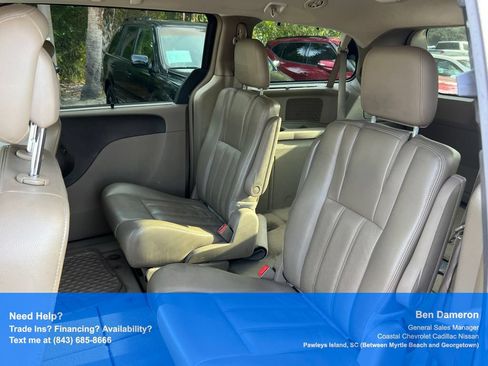 Used 2013 Chrysler Town & Country Touring-L w/ Entertainment Group #2 FWD image 8