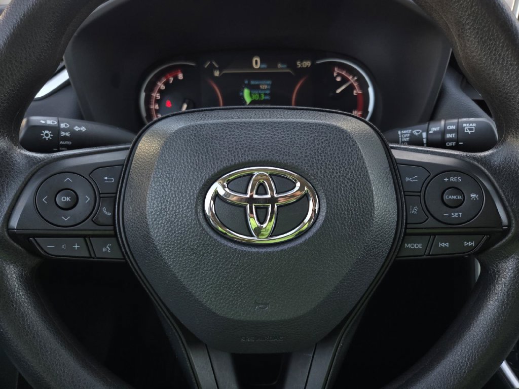 Used 2025 Toyota RAV4 XLE FWD image 24