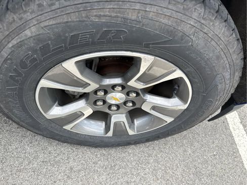Used 2019 Chevrolet Colorado Z71 AWD/4WD image 4