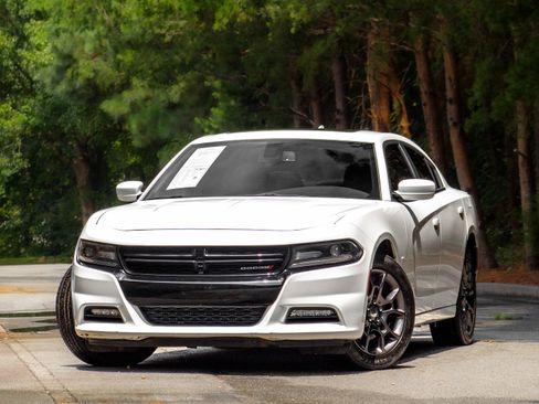 Used 2018 Dodge Charger GT image 2