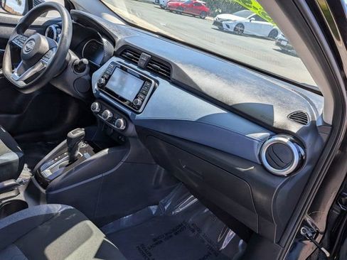 Used 2025 Nissan Versa SV FWD image 6