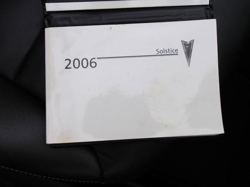 Used 2006 Pontiac Solstice Base 2dr Convertible w/ Premium Package image 30