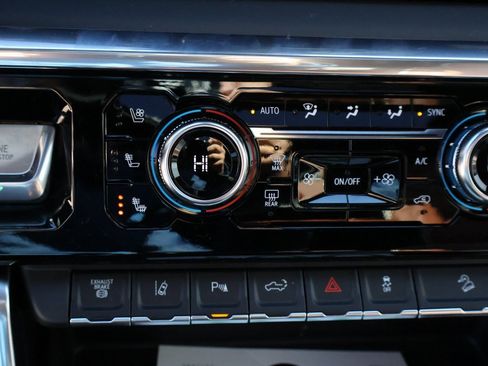 New 2026 GMC Sierra 2500 Denali Ultimate w/ Max Trailering Package image 34