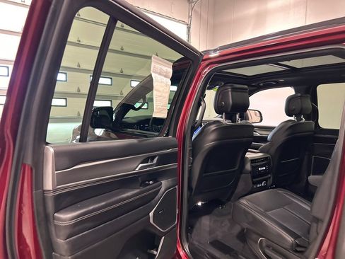 Used 2025 Jeep Wagoneer Series II w/ Premium Group I AWD/4WD image 30