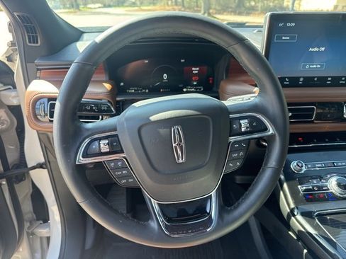 Used 2023 Lincoln Nautilus Reserve w/ Luxury Package image 13