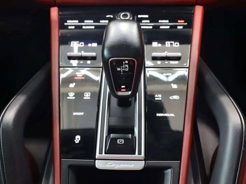 Used 2019 Porsche Cayenne image 18