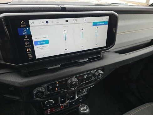 Used 2025 Jeep Wrangler Willys image 23