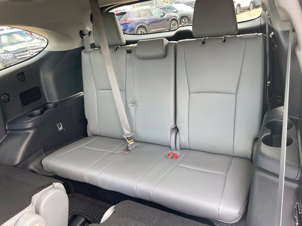 Used 2023 Toyota Highlander XLE AWD/4WD image 9