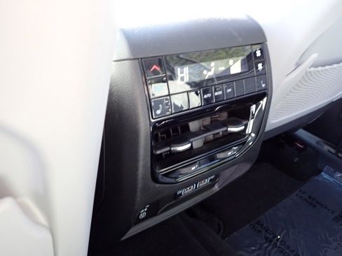 Certified 2023 Jeep Grand Cherokee L Overland image 19