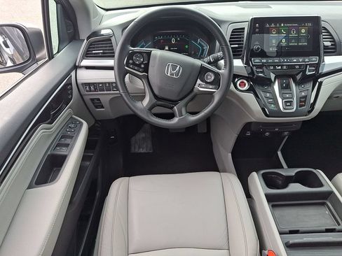 Used 2024 Honda Odyssey Touring image 11