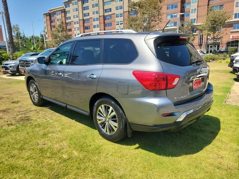 Used 2018 Nissan Pathfinder S FWD image 5