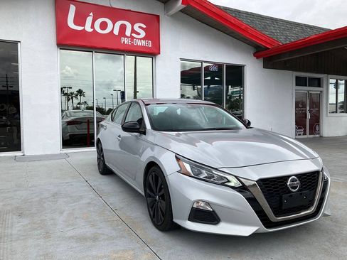 Used 2020 Nissan Altima 2.5 SR FWD image 2
