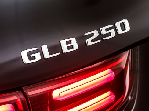 Certified 2024 Mercedes-Benz GLB 250 4MATIC image 11