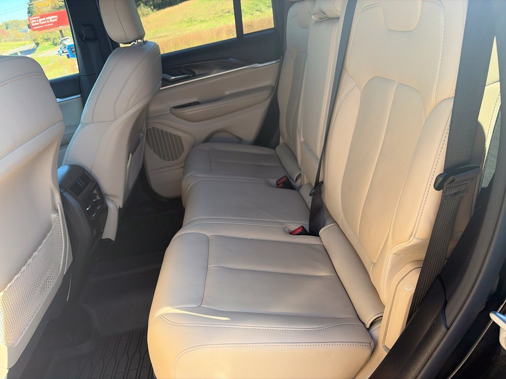 Used 2023 Jeep Grand Cherokee Limited AWD/4WD image 31