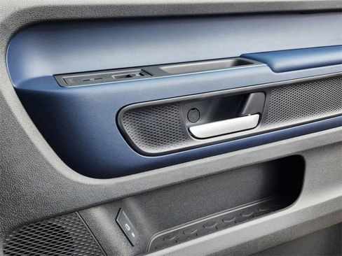 New 2025 Volkswagen ID. Buzz Pro S RWD image 16