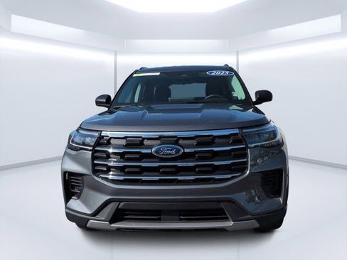Used 2025 Ford Explorer Active RWD image 8