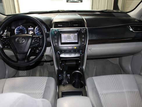 Used 2016 Toyota Camry LE FWD image 12