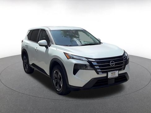 Used 2025 Nissan Rogue SV AWD/4WD image 3