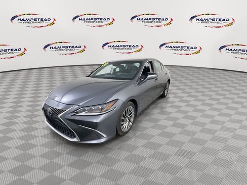 Used 2020 Lexus ES 300h Ultra Luxury w/ Accessory Package 2 FWD image 4