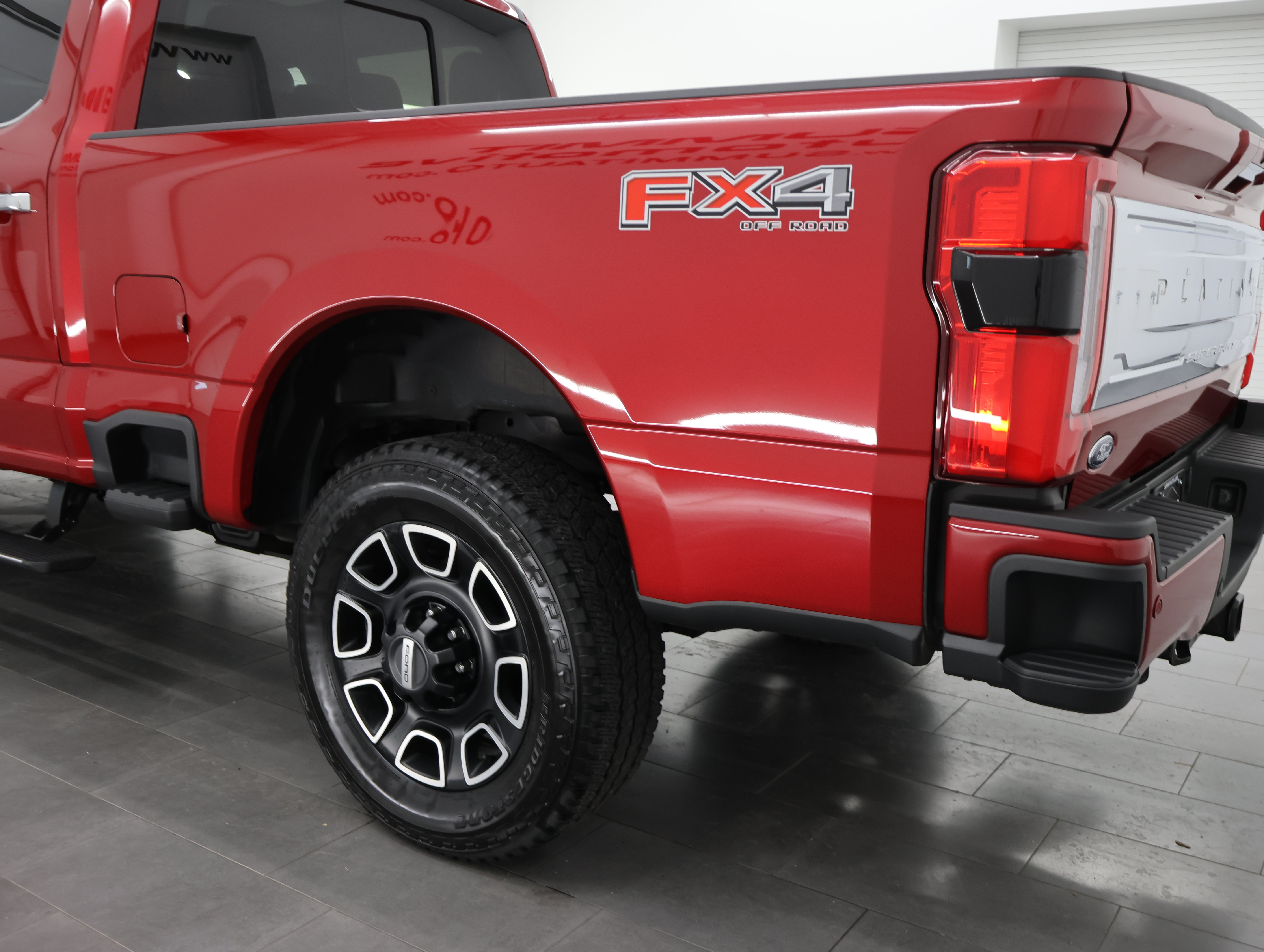 Used 2024 Ford F350 Platinum w/ FX4 Off-Road Package AWD/4WD image 36