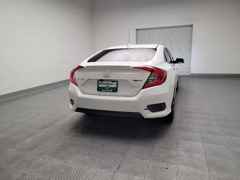 Used 2018 Honda Civic Touring image 7