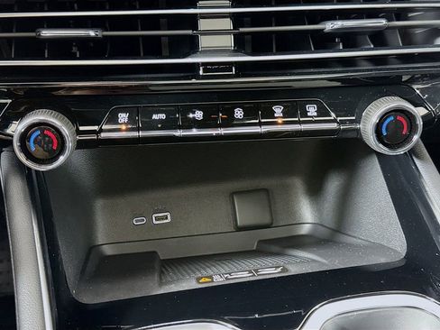 New 2026 Chevrolet Traverse LT w/ Enhanced Driving Package image 16