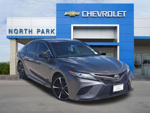 Used 2018 Toyota Camry XSE image 1