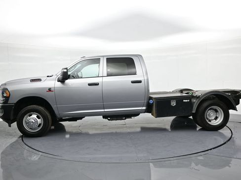 Used 2024 RAM 3500 Tradesman w/ Cold Weather Group RWD image 9
