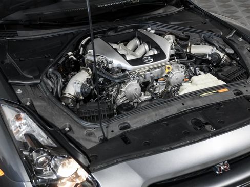 Used 2009 Nissan GT-R Premium image 14