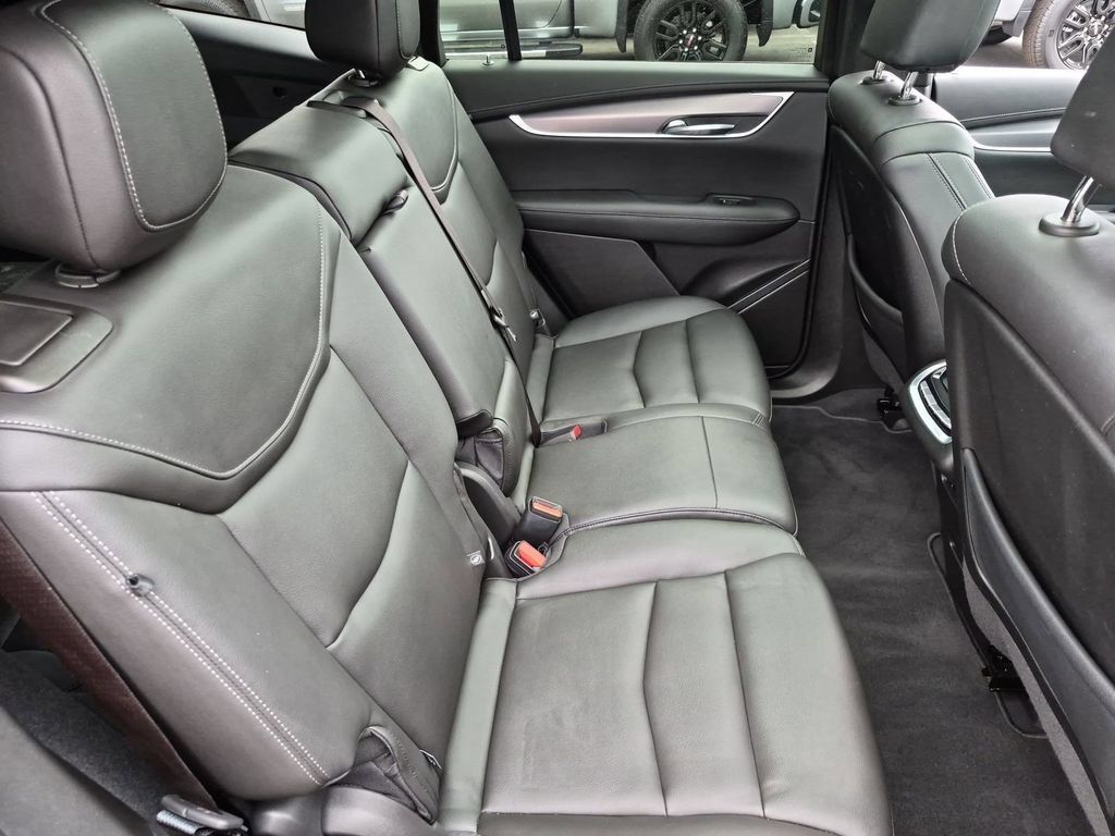 Certified 2023 Cadillac XT6 Luxury FWD image 20