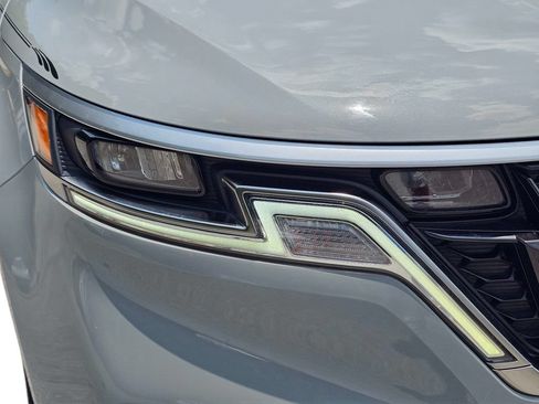 Certified 2024 Kia Carnival EX FWD image 4