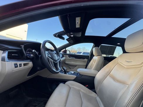 Used 2017 Cadillac XT5 Luxury w/ Driver Awareness Package image 12