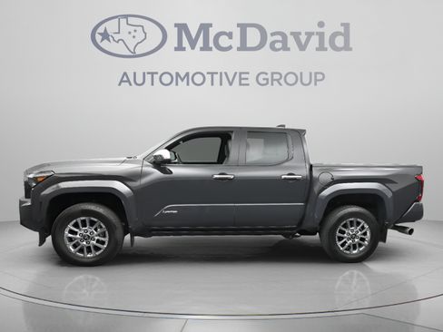 Used 2025 Toyota Tacoma Limited AWD/4WD image 5