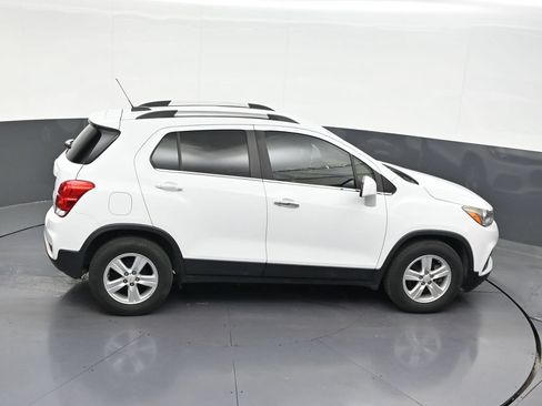 Used 2020 Chevrolet Trax LT w/ LT Convenience Package FWD image 20
