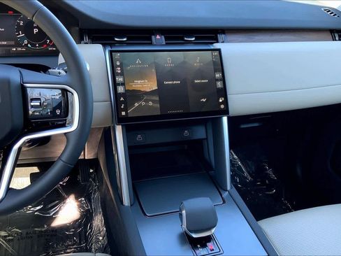 Used 2025 Land Rover Discovery Sport S image 7