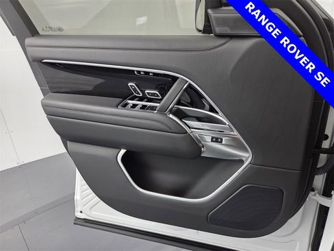Used 2024 Land Rover Range Rover SE image 26